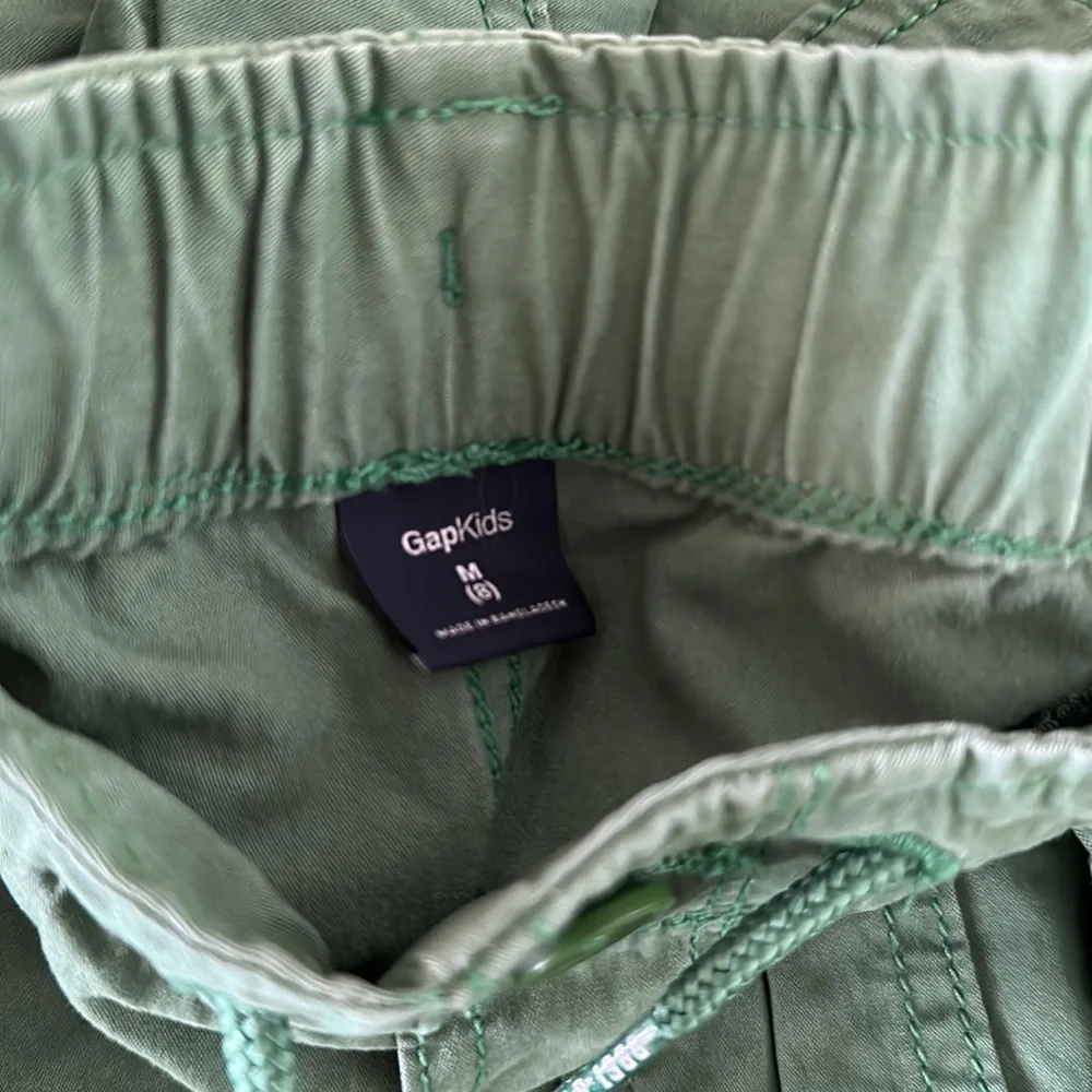 Gap kids green cargo pants size Medium (8) - Picture 2 of 3